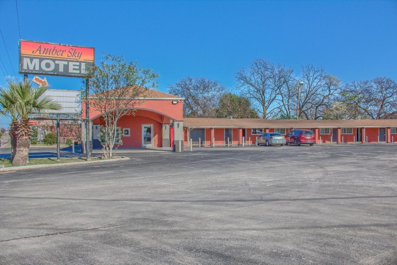 Amber Sky Motel 2*