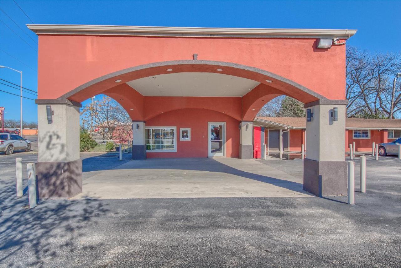 Motel Amber Sky